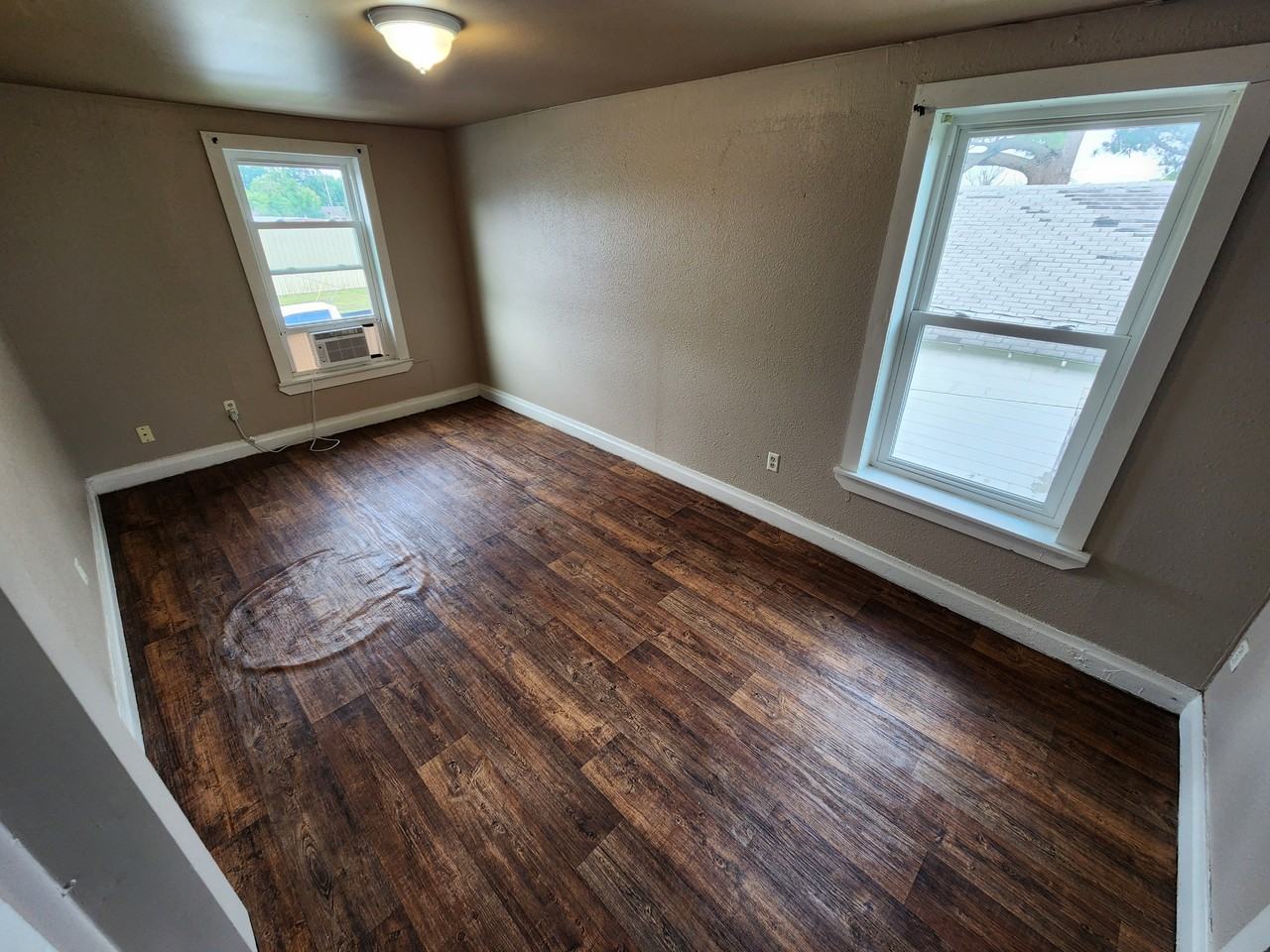 204 1/2 E 2nd St #1 - Photo 3 of 11