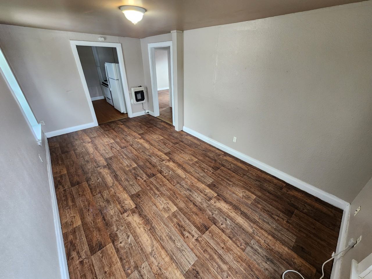 204 1/2 E 2nd St #1 - Photo 4 of 11