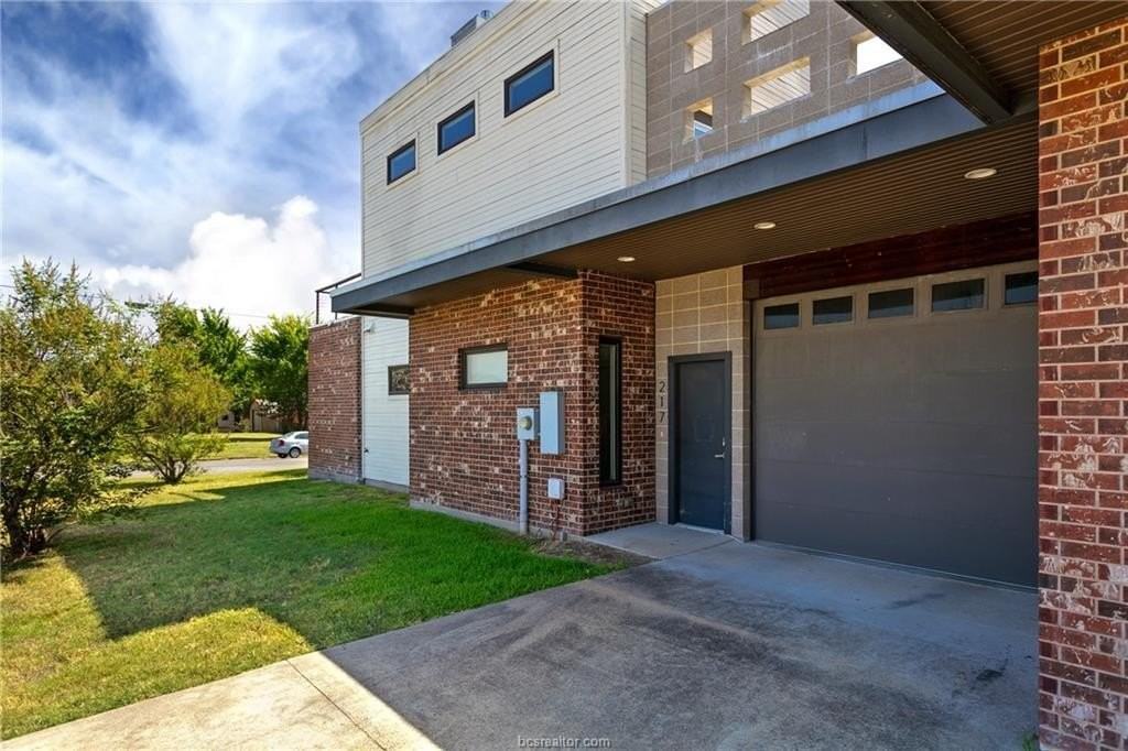 217 N Houston Ave - Photo 4 of 34