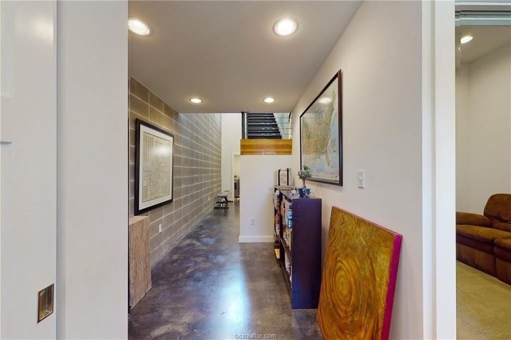 217 N Houston Ave - Photo 6 of 34