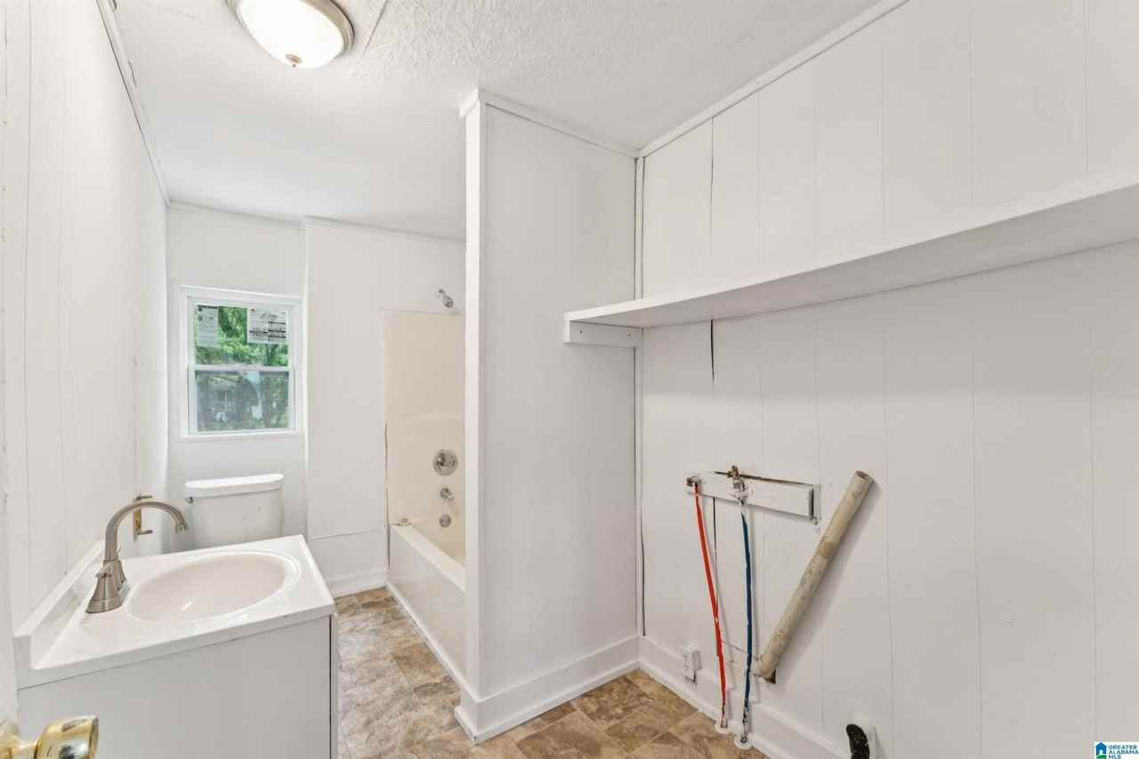 4405 12th Ave - Photo 4 of 11