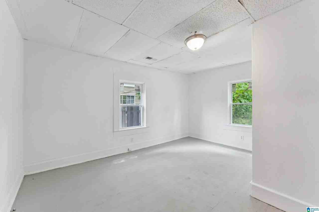 4405 12th Ave - Photo 6 of 11