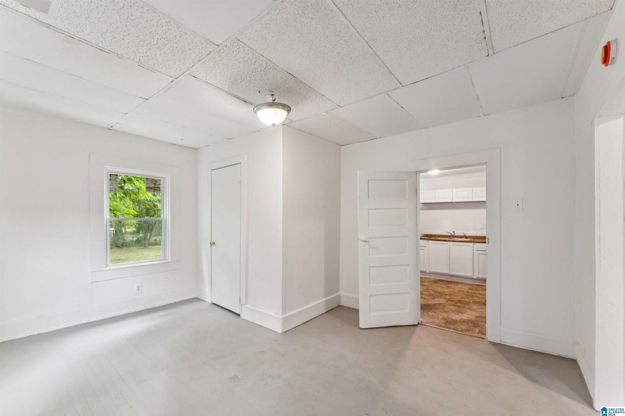 4405 12th Ave - Photo 7 of 11