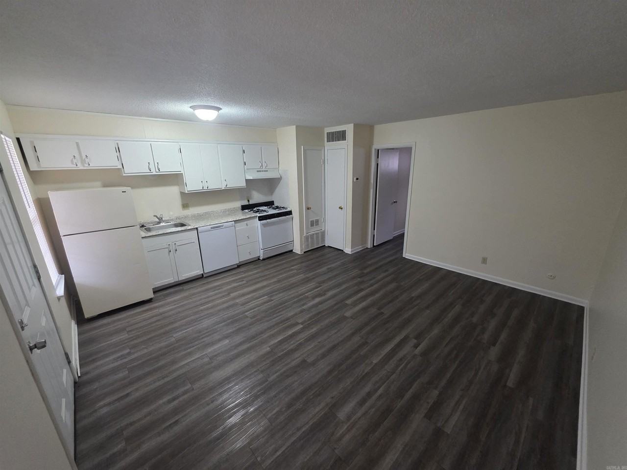 201 N Polk St #F - Photo 5 of 14