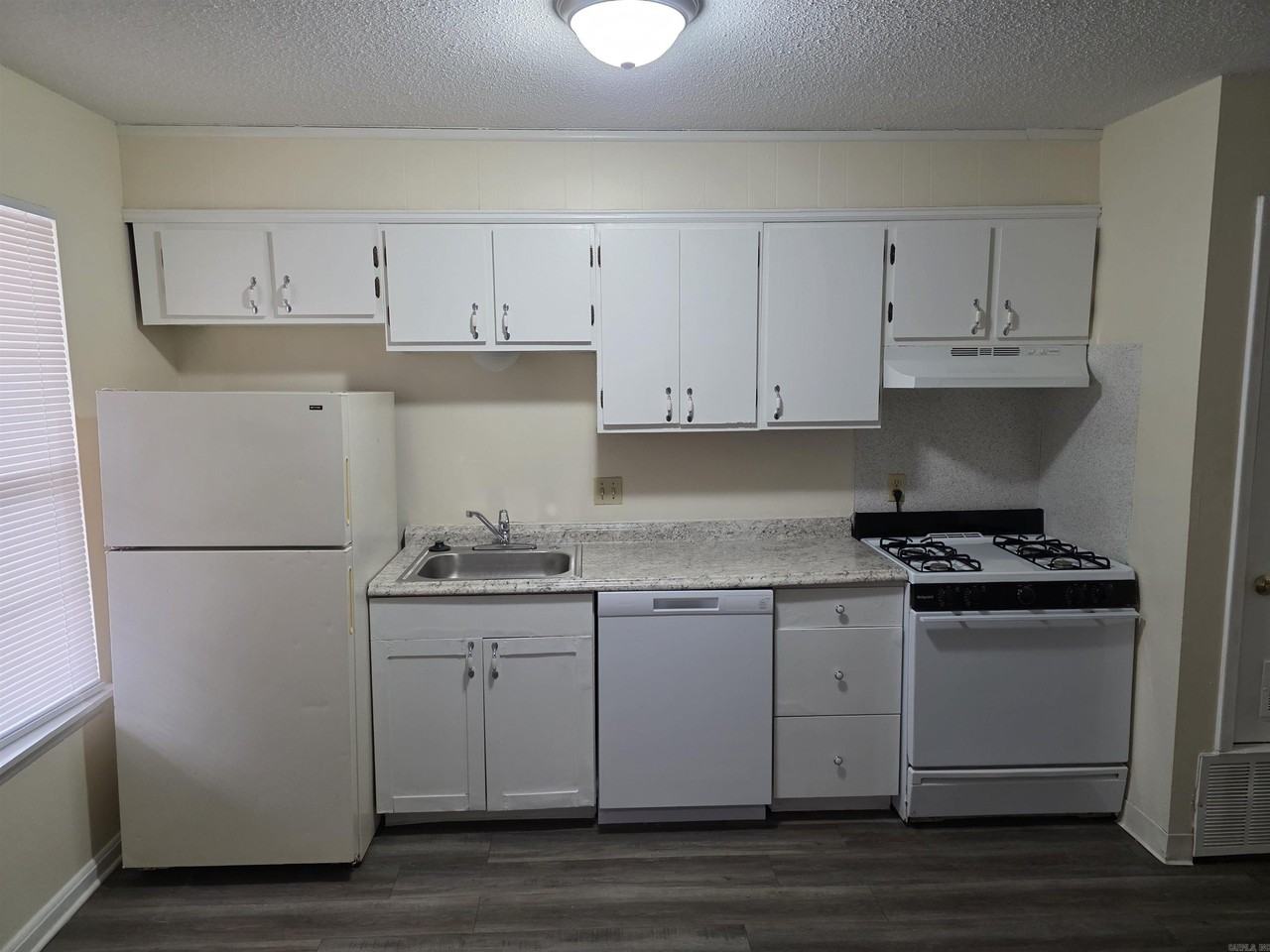 201 N Polk St #F - Photo 7 of 14
