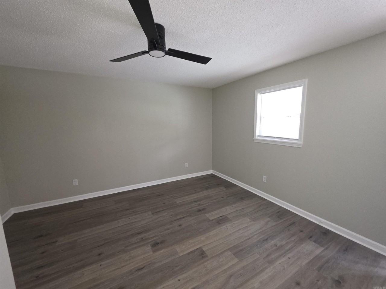 2718 Kenwood Rd #28 - Photo 2 of 9