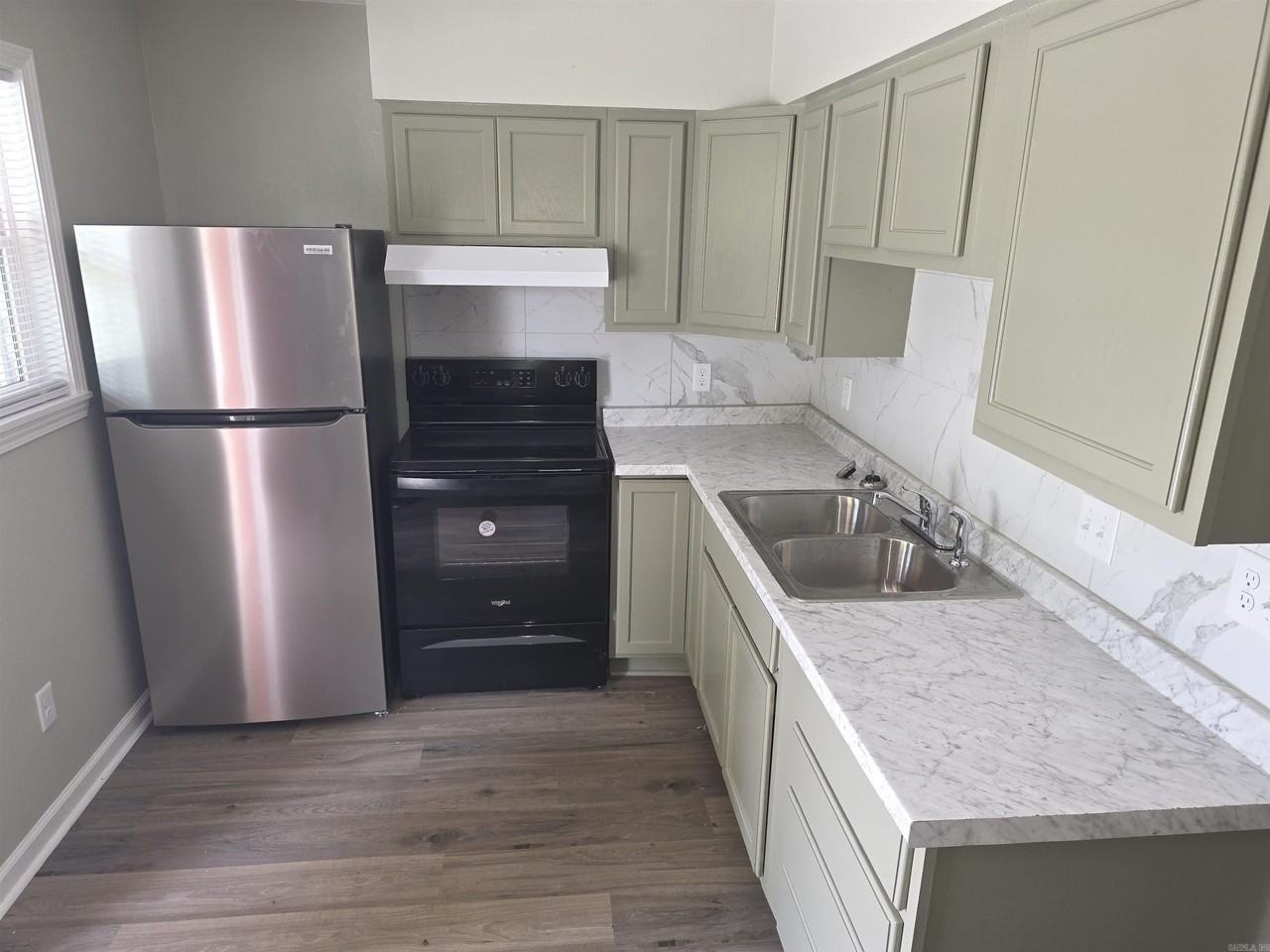 2718 Kenwood Rd #28 - Photo 4 of 9