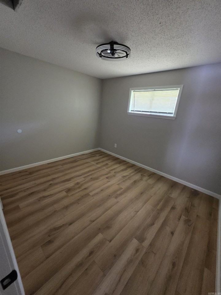 2718 Kenwood Rd #28 - Photo 6 of 9