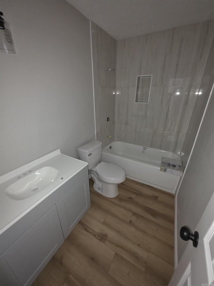 2718 Kenwood Rd #28 - Photo 7 of 9