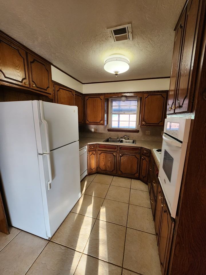 329 S Morrison Dr #1 - Photo 4 of 15