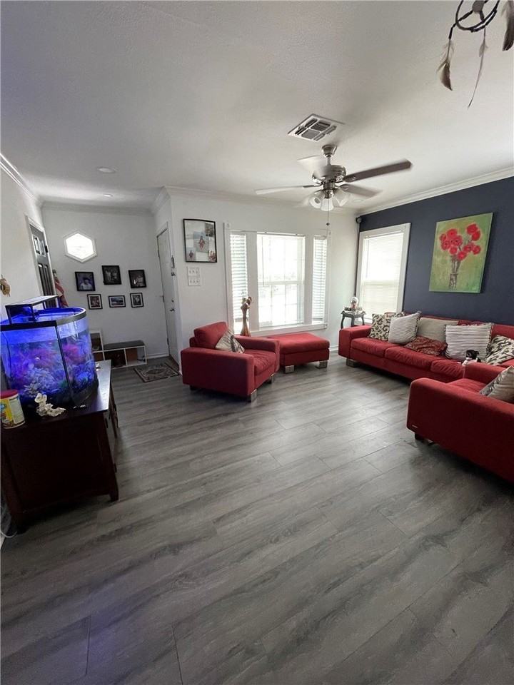 1314 Devon Dr - Photo 4 of 18