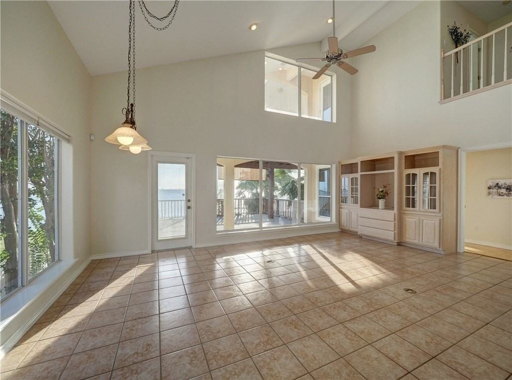 1343 Bayview Dr - Photo 6 of 39