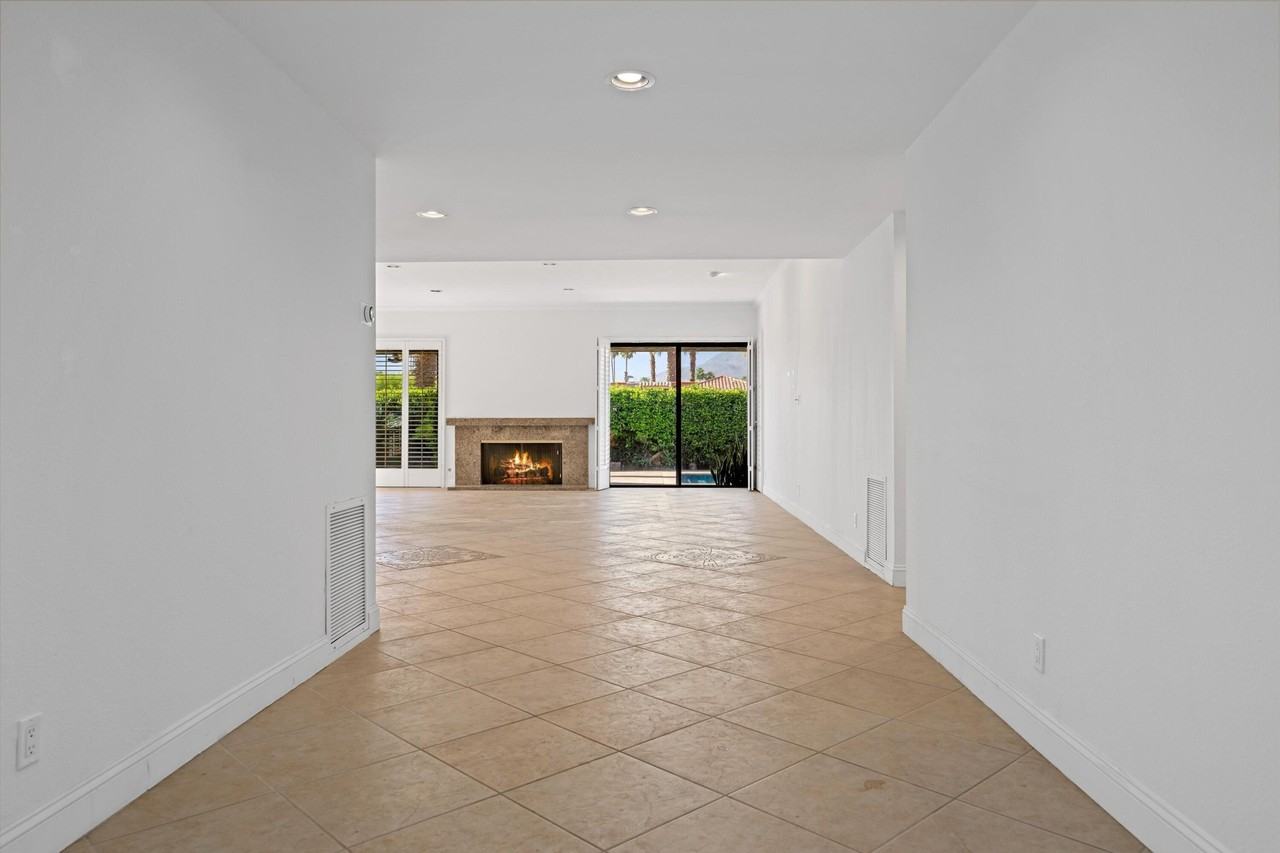 75 Colgate Dr - Photo 4 of 40