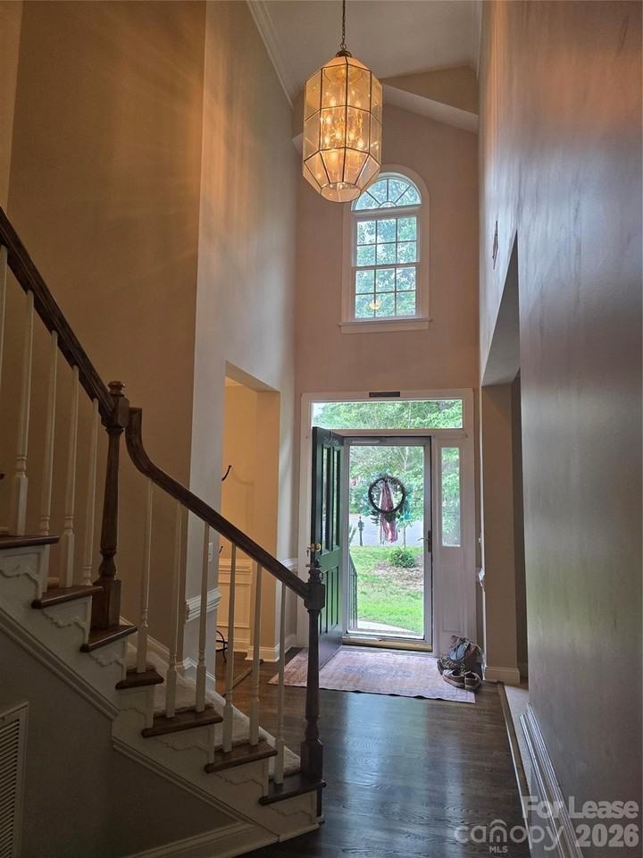 8800 Ferngrove Ct - Photo 4 of 13