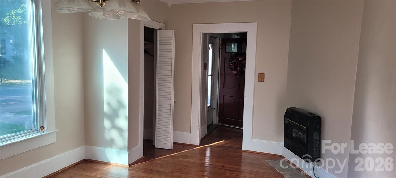 212 E Bell St - Photo 3 of 9