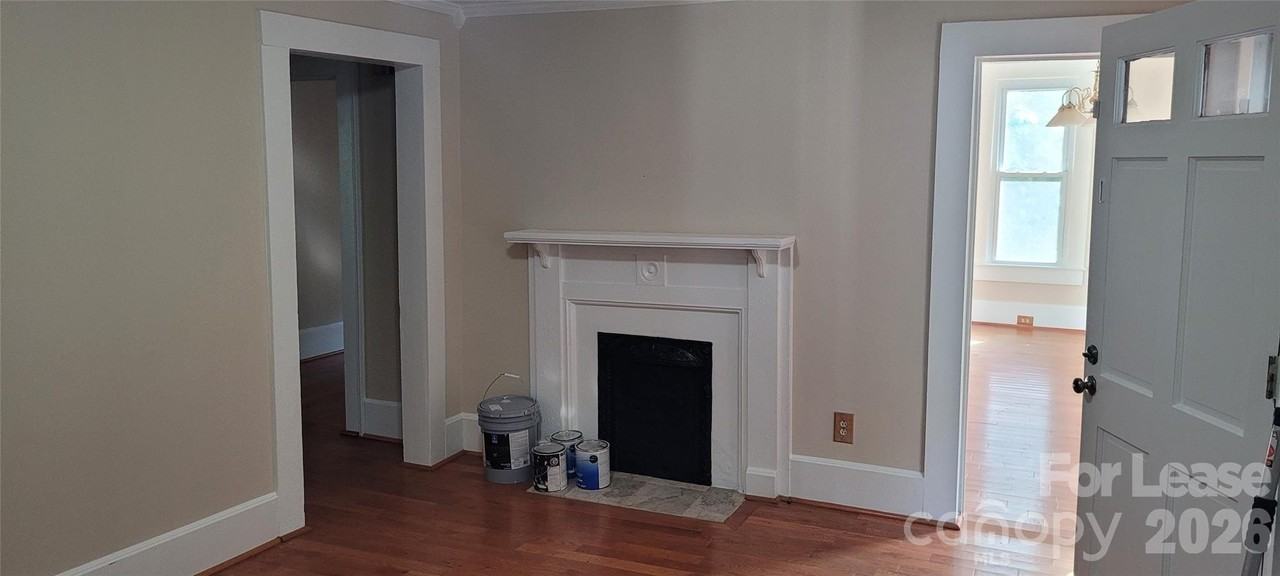 212 E Bell St - Photo 4 of 9