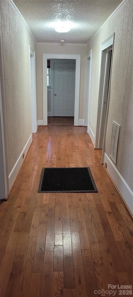 212 E Bell St - Photo 5 of 9