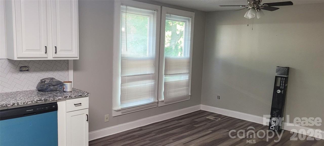 212 E Bell St - Photo 6 of 9