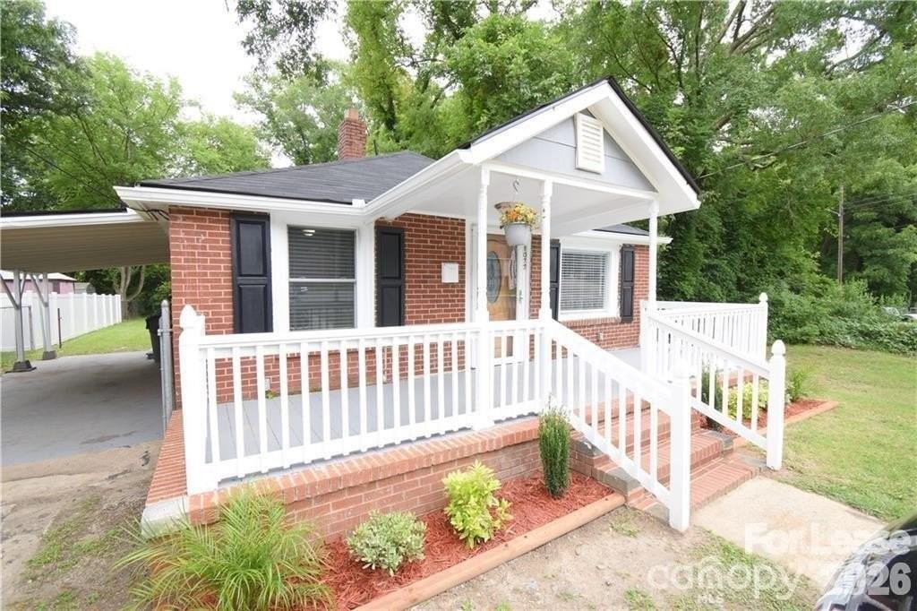 1077 Henderson St - Photo 2 of 27