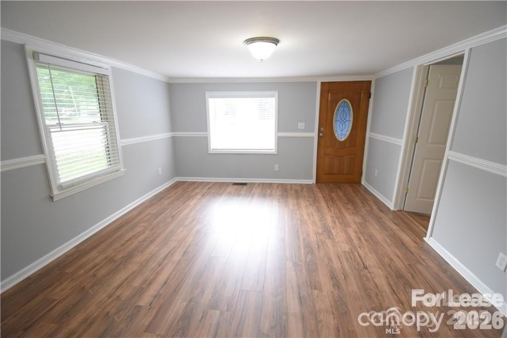 1077 Henderson St - Photo 7 of 27