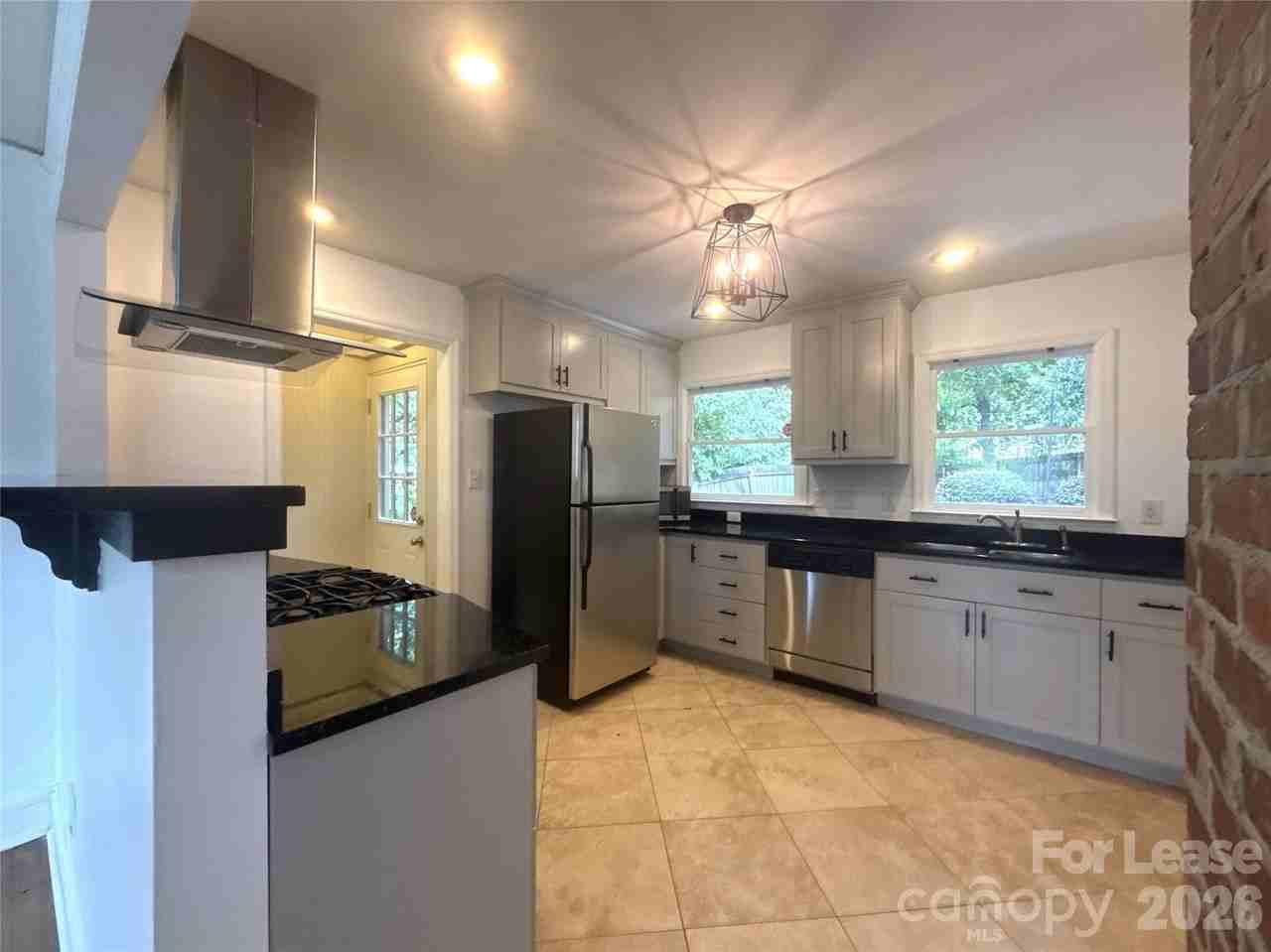 526 W Kingston Ave - Photo 5 of 16