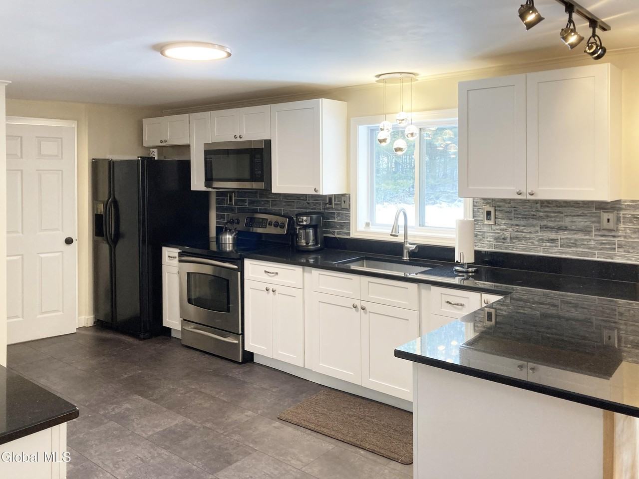 157 Louden Rd - Photo 4 of 23