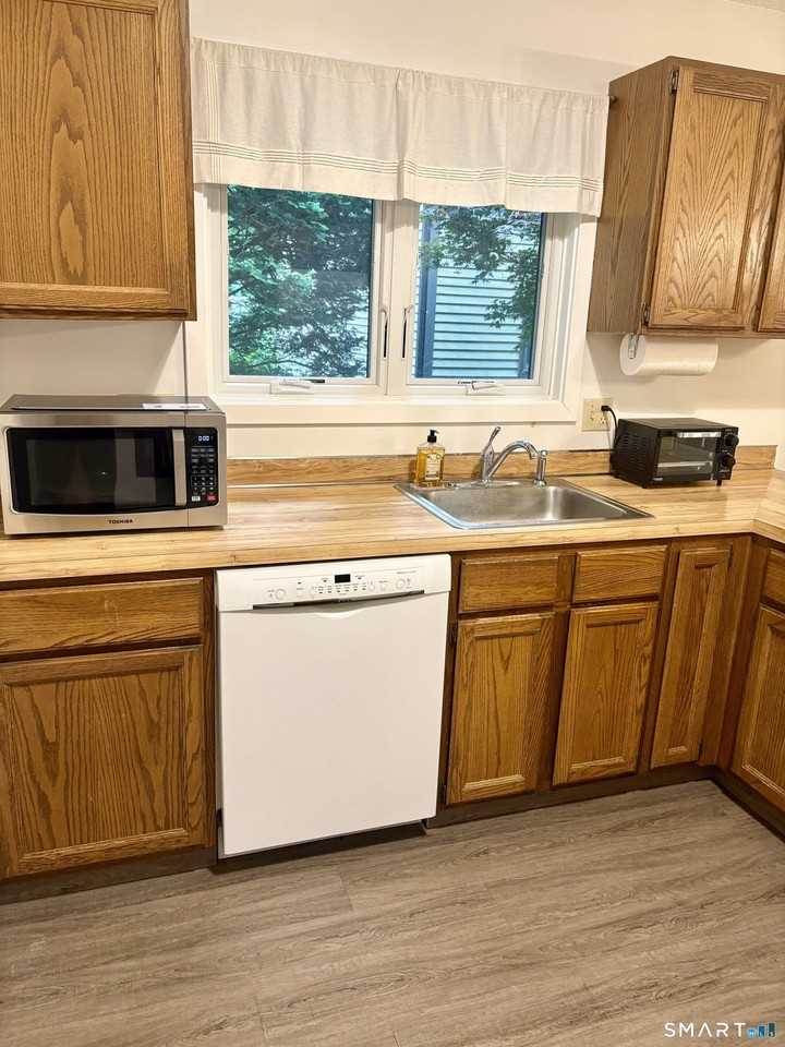 4 Copper Hill Dr #4 - Photo 4 of 13