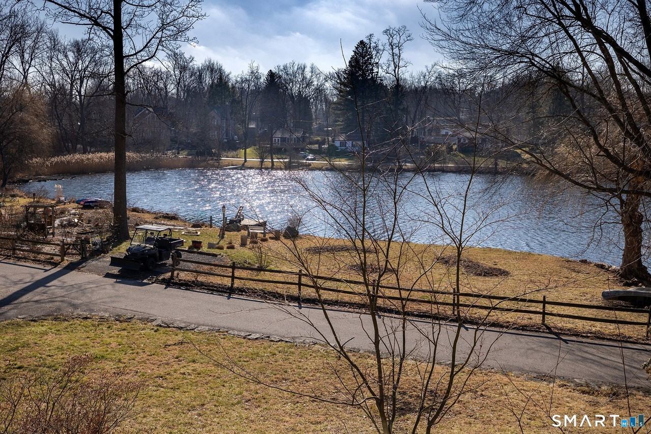 16 Crescent Dr - Photo 2 of 34