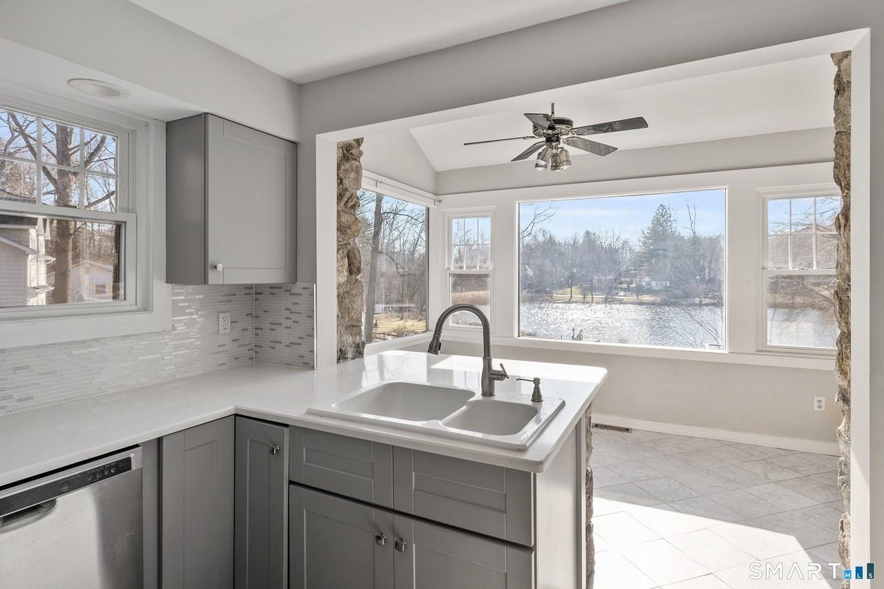 16 Crescent Dr - Photo 5 of 34