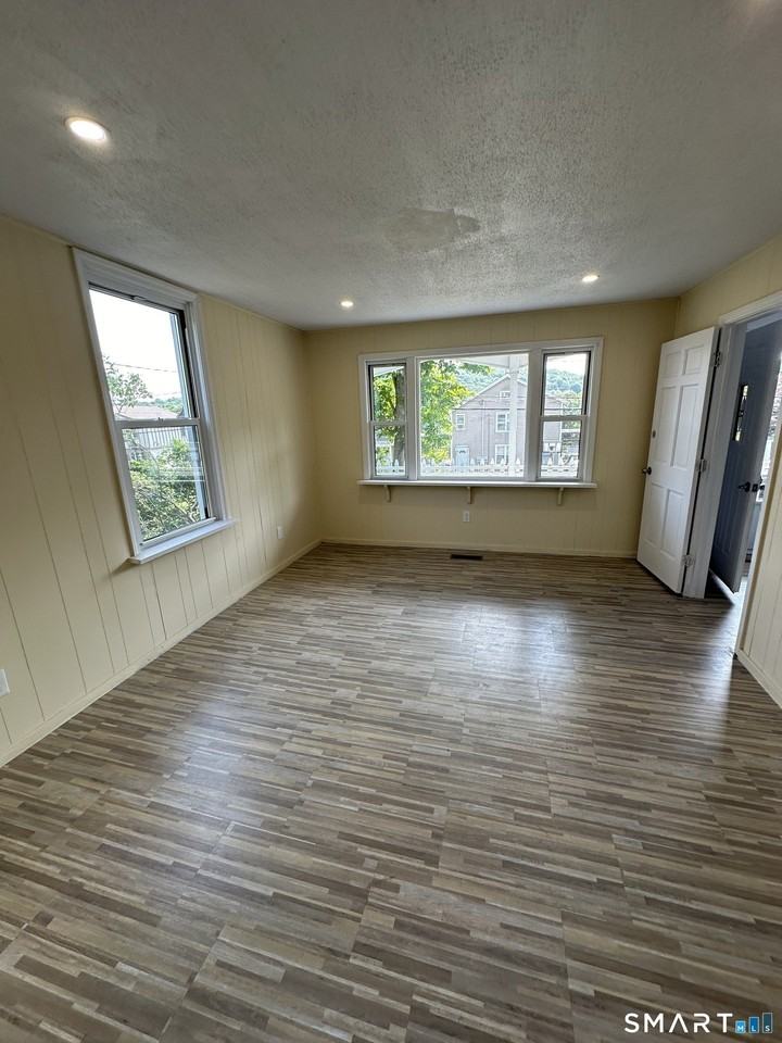 153 Ward St - Photo 3 of 14