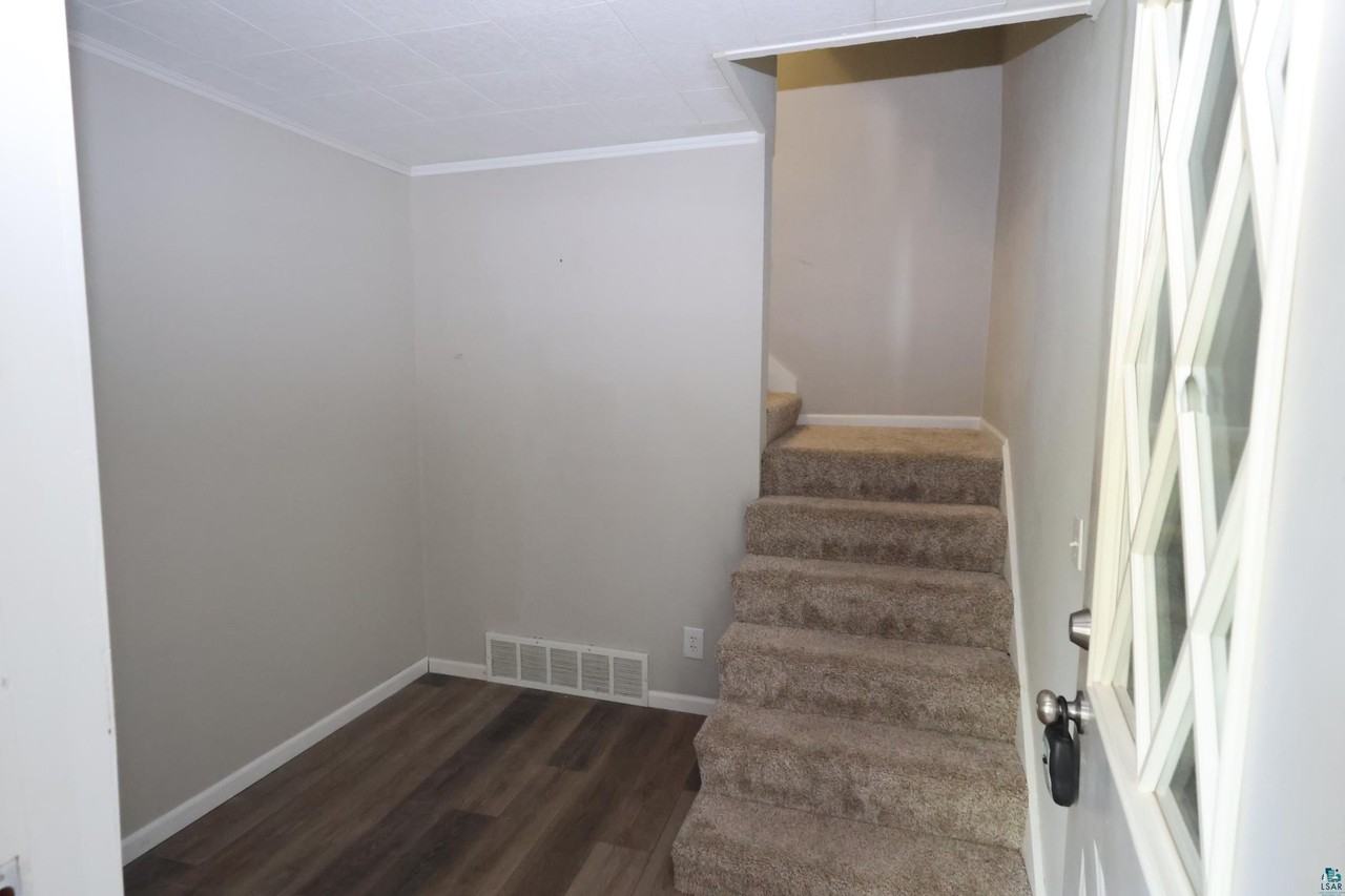 408 W 5th St - Photo 2 of 12