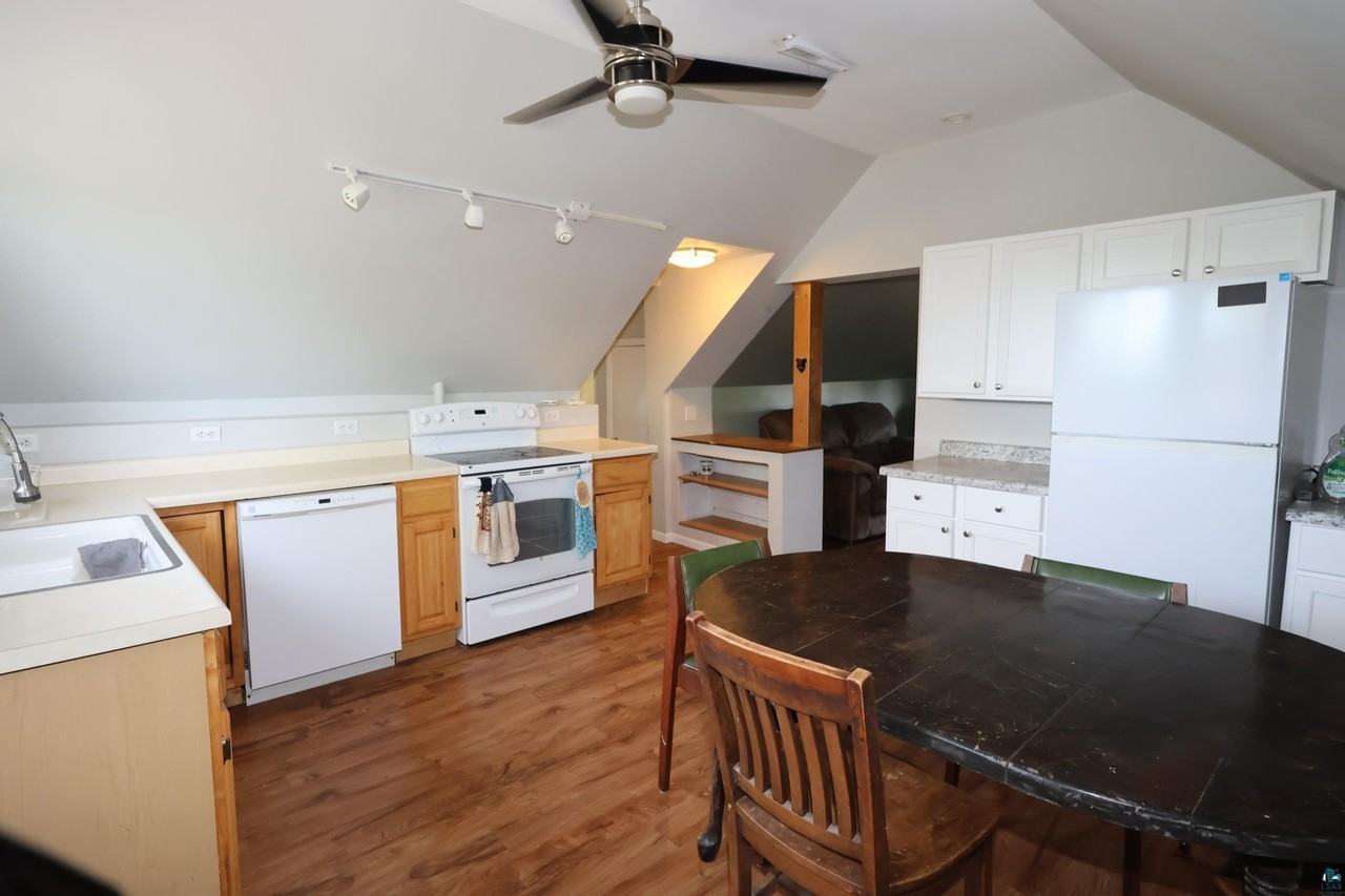 408 W 5th St - Photo 5 of 12