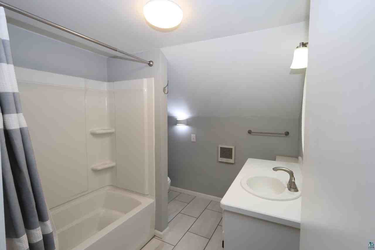408 W 5th St - Photo 7 of 12