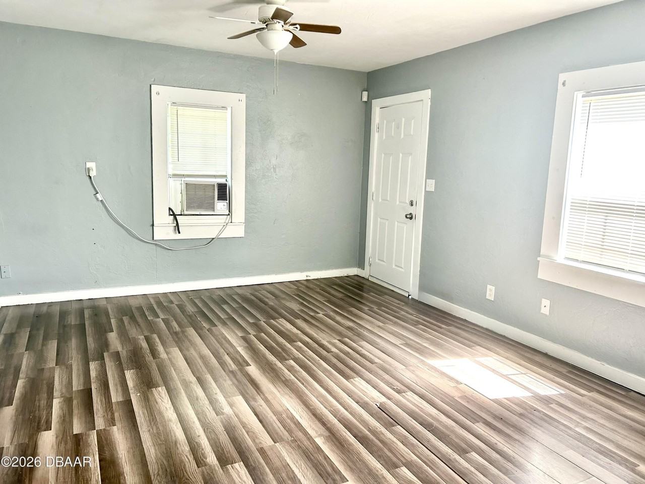 731 Florence St - Photo 4 of 10