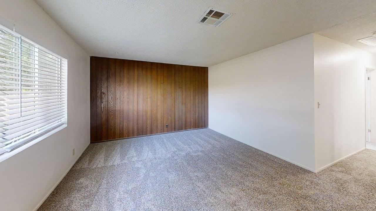 472 Roosevelt St - Photo 2 of 13