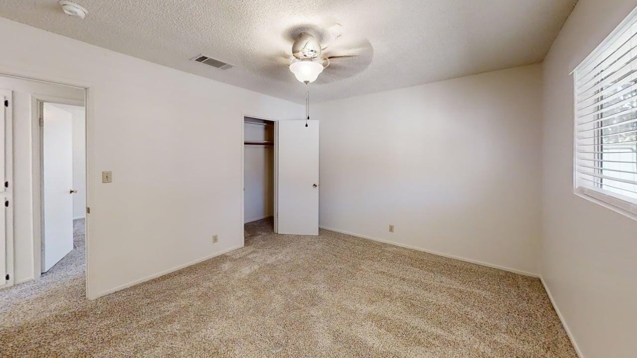 472 Roosevelt St - Photo 5 of 13