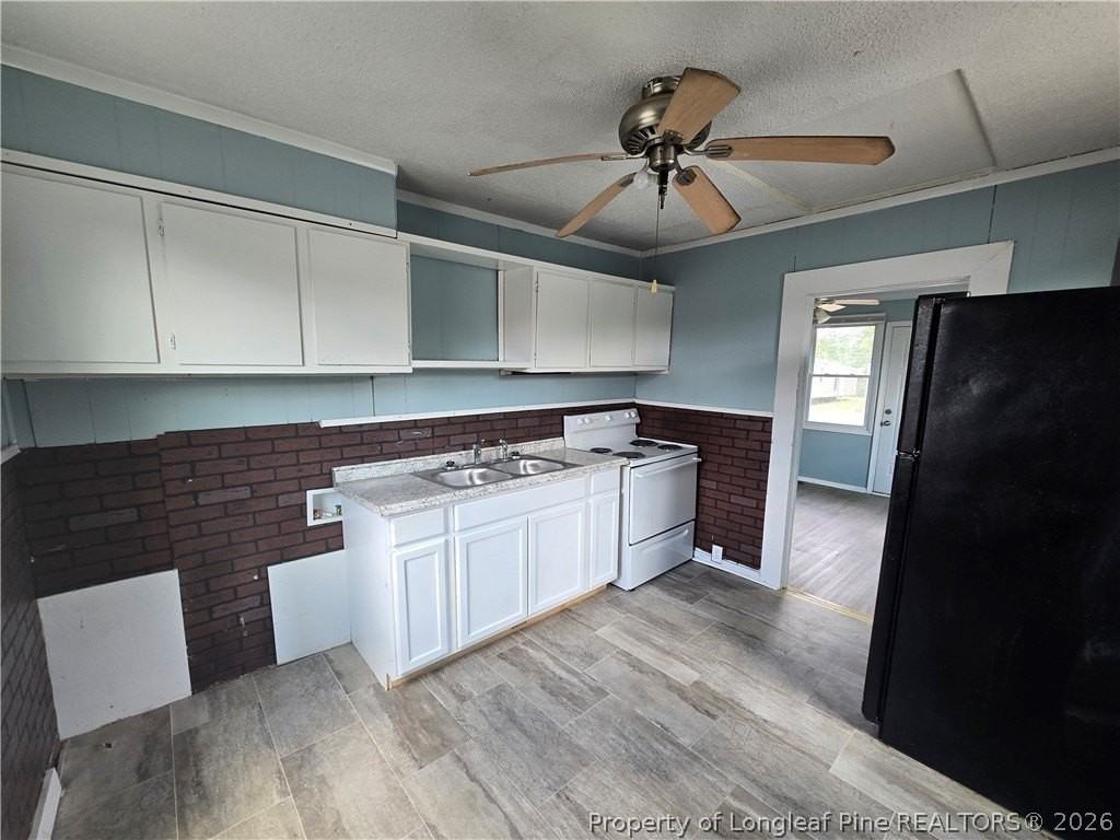 1919 Half Moon Cir - Photo 2 of 13