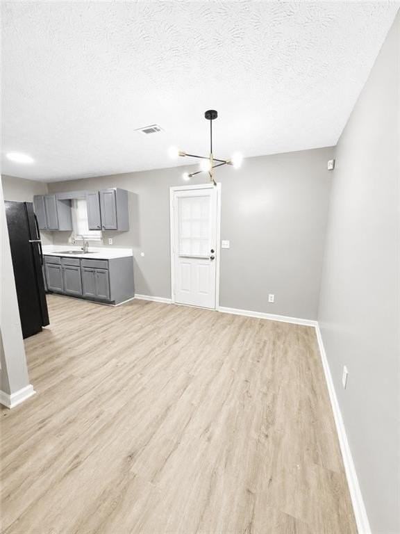 8011 Trinity Park Dr - Photo 4 of 6