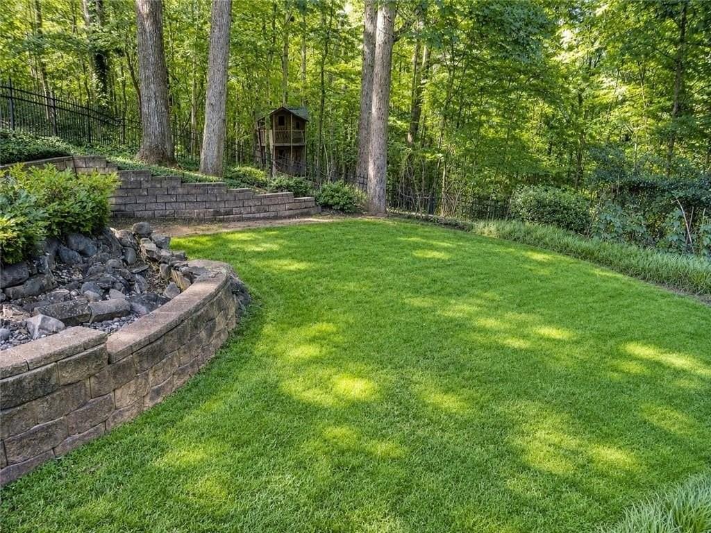 340 Nell Ct - Photo 4 of 33