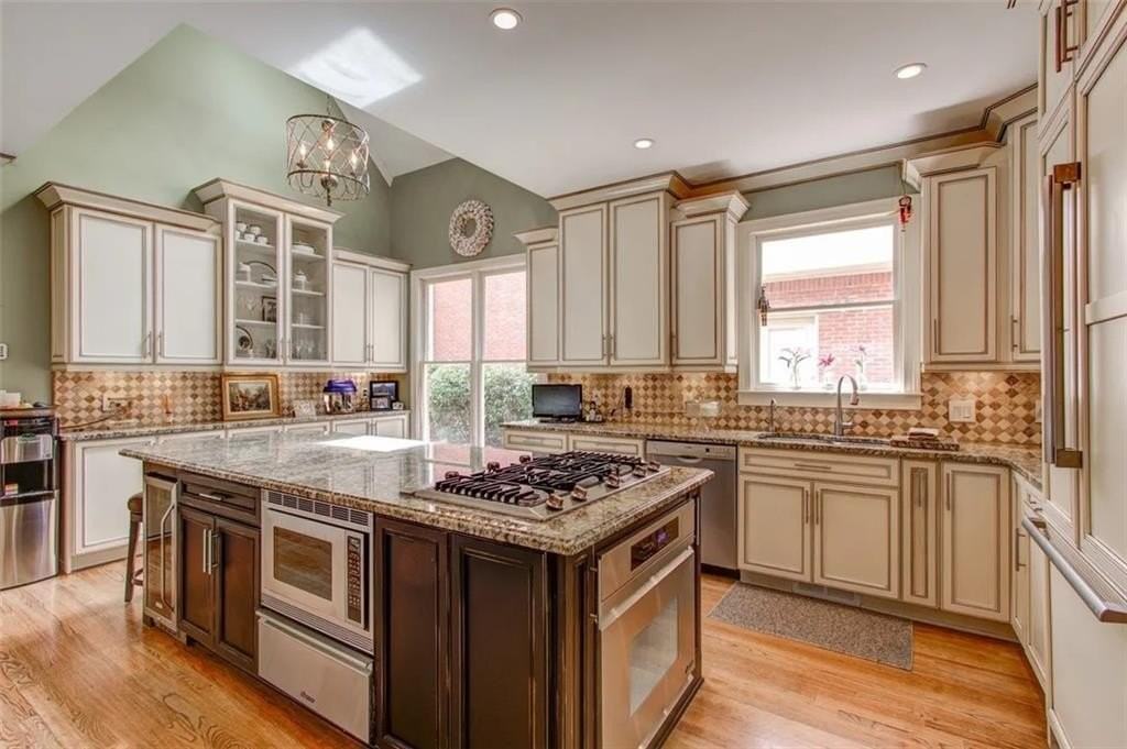 340 Nell Ct - Photo 6 of 33