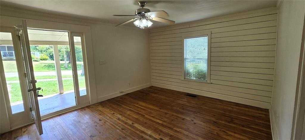 513 Blue Ridge Ave - Photo 4 of 26