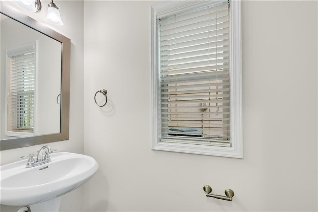 4920 Breezewood Cir - Photo 4 of 36