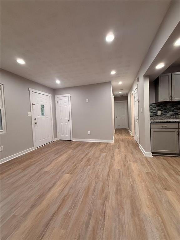 657 Robert E Lee Pkwy - Photo 4 of 30