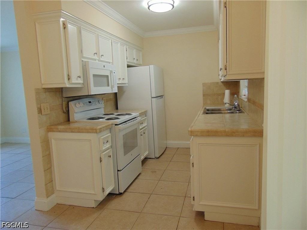117 Stetson St - Photo 3 of 21