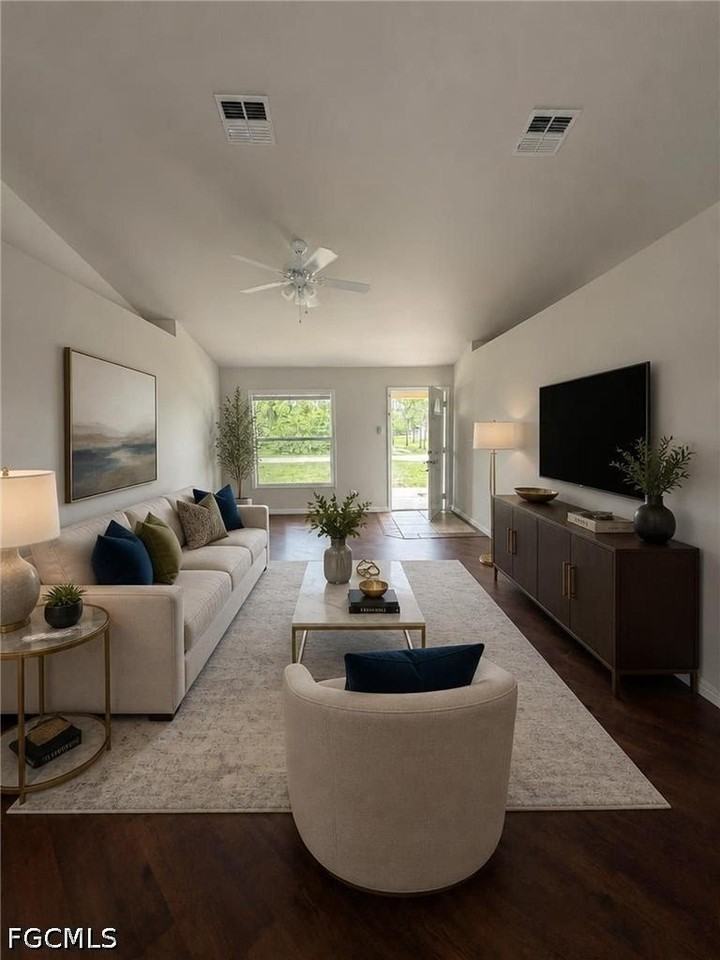 5315 Belrose St - Photo 2 of 32