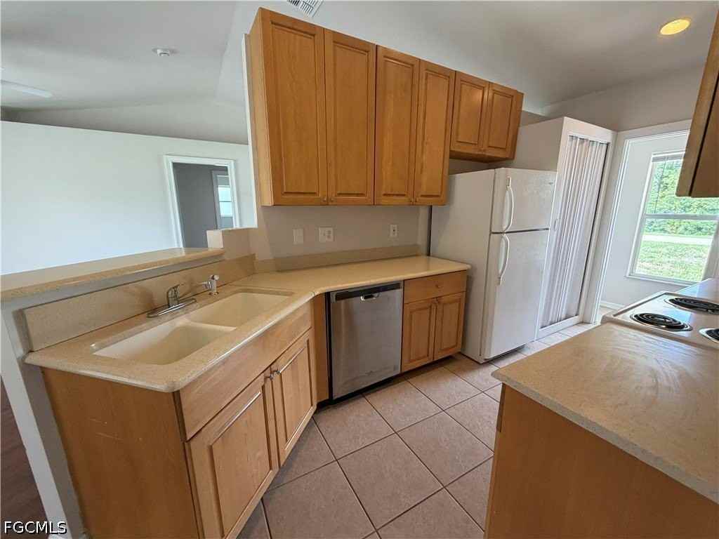 5315 Belrose St - Photo 7 of 32