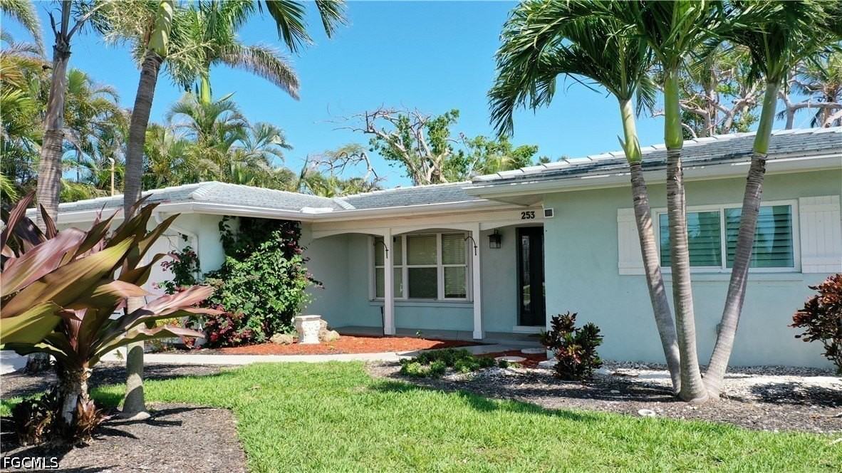 253 Bayshore Dr - Photo 2 of 39