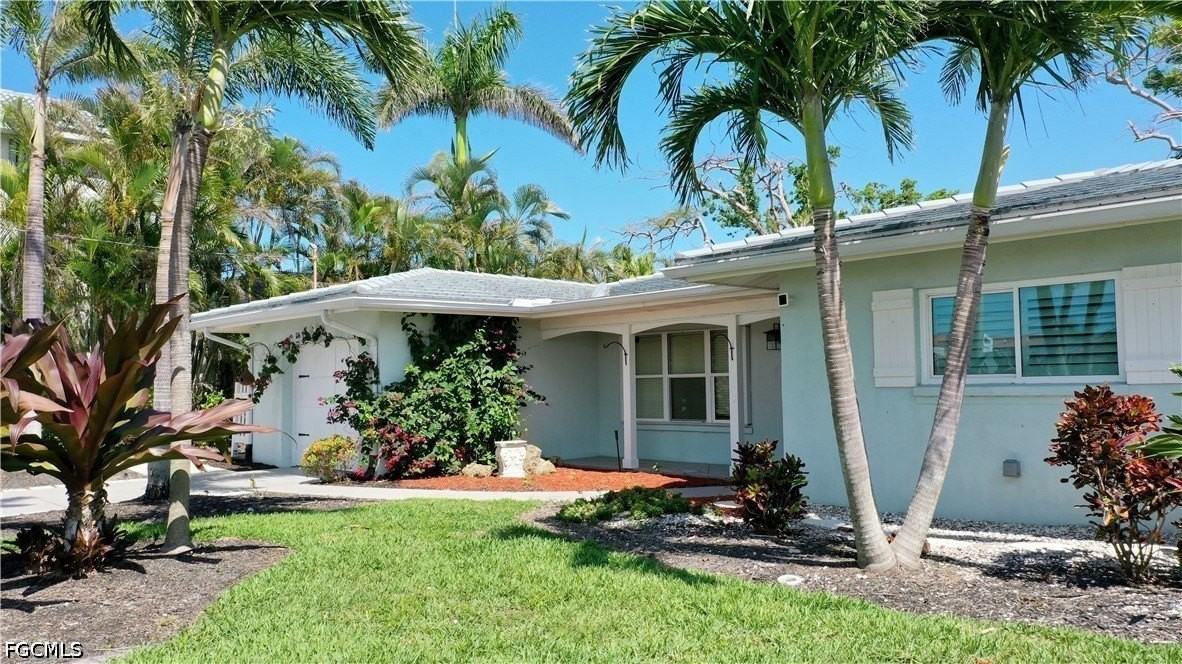253 Bayshore Dr - Photo 3 of 39