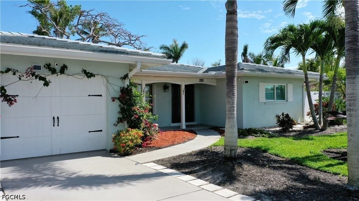 253 Bayshore Dr - Photo 4 of 39