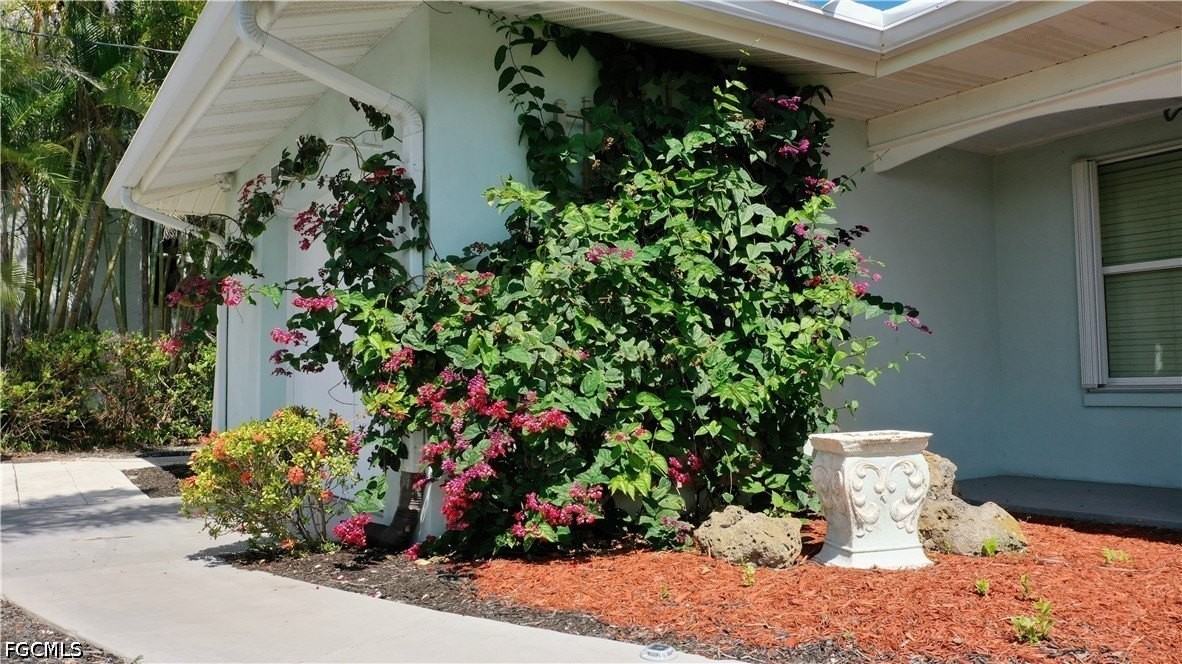253 Bayshore Dr - Photo 5 of 39